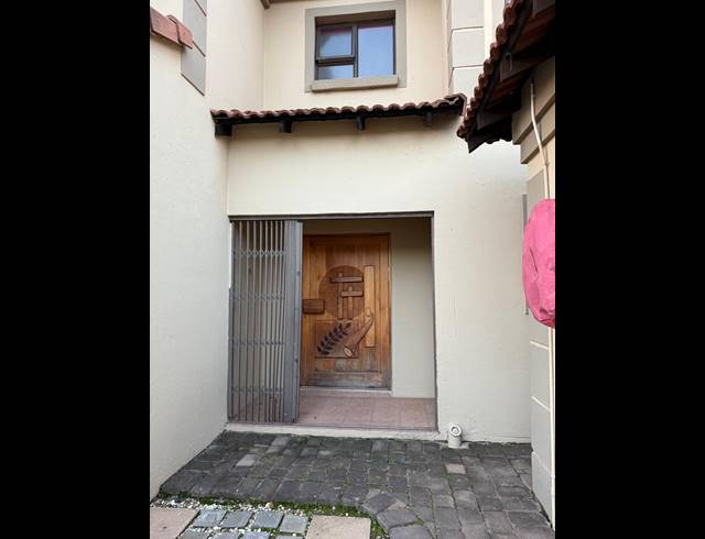 3 BEDROOM TOWNHOUSE TO LET IN SONNEVELD